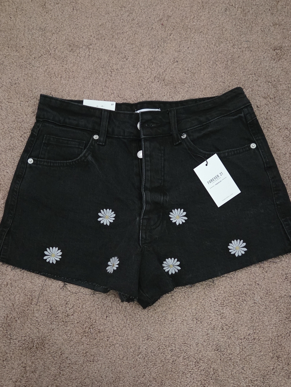 *NWT* Forever 21 Black Daisy Patch High-Rise Denim Shorts